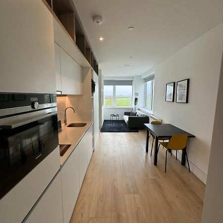 Luxx Apartment & Suites, London Heathrow Airport, Terminal 4, Piccadilly Underground Train Station Nearby! Hillingdon Exterior foto