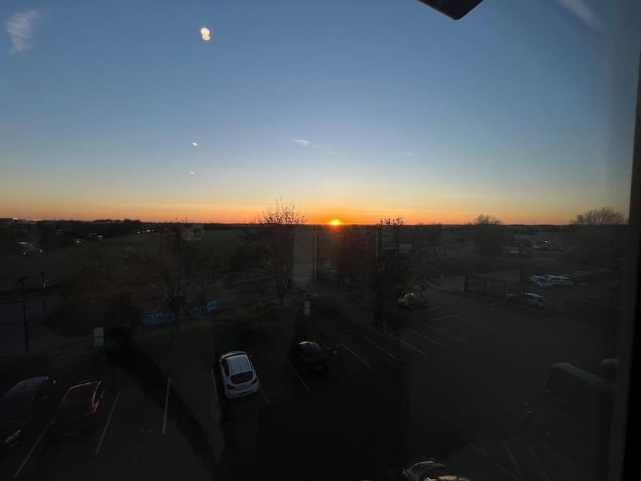 Luxx Apartment & Suites, London Heathrow Airport, Terminal 4, Piccadilly Underground Train Station Nearby! Hillingdon Exterior foto