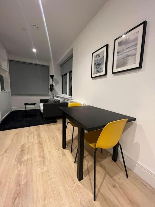 Luxx Apartment & Suites, London Heathrow Airport, Terminal 4, Piccadilly Underground Train Station Nearby! Hillingdon Exterior foto