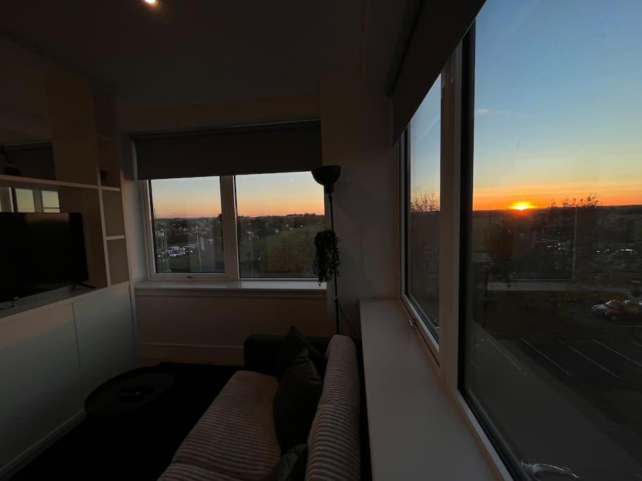Luxx Apartment & Suites, London Heathrow Airport, Terminal 4, Piccadilly Underground Train Station Nearby! Hillingdon Exterior foto