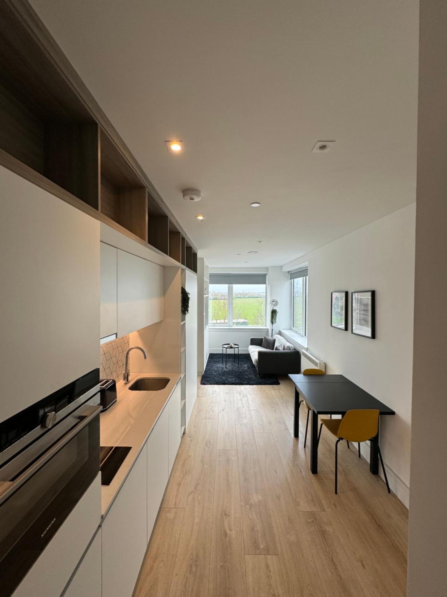 Luxx Apartment & Suites, London Heathrow Airport, Terminal 4, Piccadilly Underground Train Station Nearby! Hillingdon Exterior foto