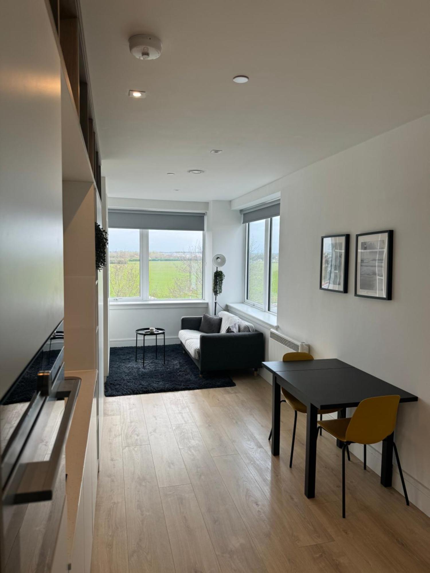 Luxx Apartment & Suites, London Heathrow Airport, Terminal 4, Piccadilly Underground Train Station Nearby! Hillingdon Exterior foto