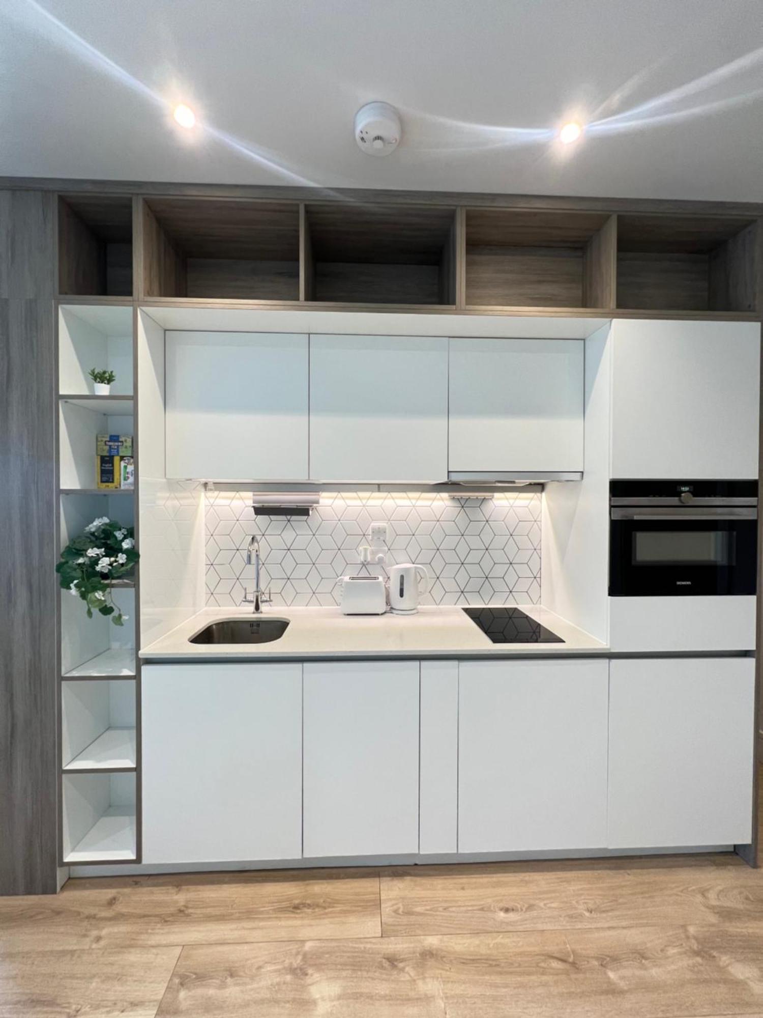 Luxx Apartment & Suites, London Heathrow Airport, Terminal 4, Piccadilly Underground Train Station Nearby! Hillingdon Exterior foto